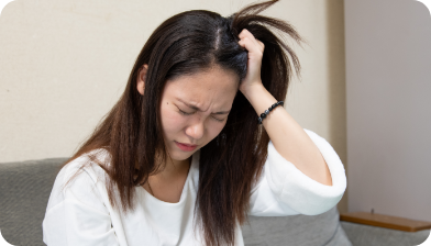 悩んでいる人のイメージ